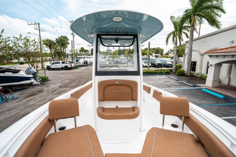 Slide: The Image of Sea Hunt Ultra 235 SE 2025 - 30