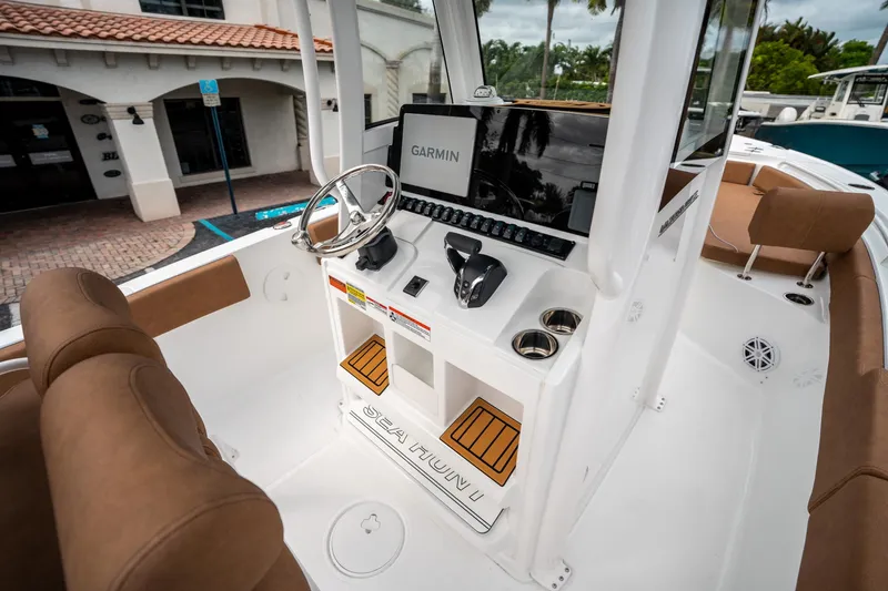 Slide: The Image of Sea Hunt Ultra 235 SE 2025 - 19