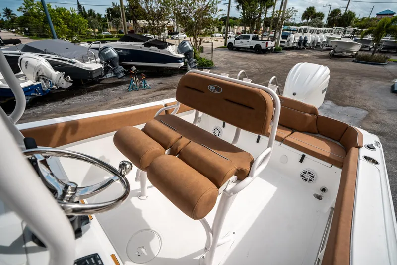 Slide: The Image of Sea Hunt Ultra 235 SE 2025 - 24