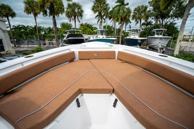 Slide: The Image of Sea Hunt Ultra 235 SE 2025 - 29