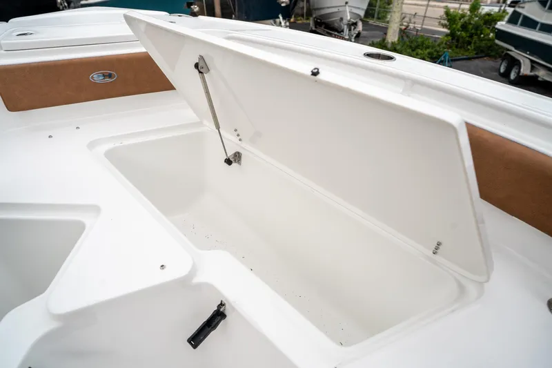 Slide: The Image of Sea Hunt Ultra 235 SE 2025 - 34