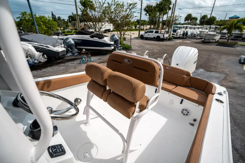 Slide: The Image of Sea Hunt Ultra 235 SE 2025 - 21