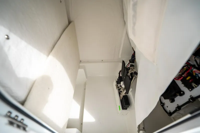 Slide: The Image of Sea Hunt Ultra 235 SE 2025 - 26