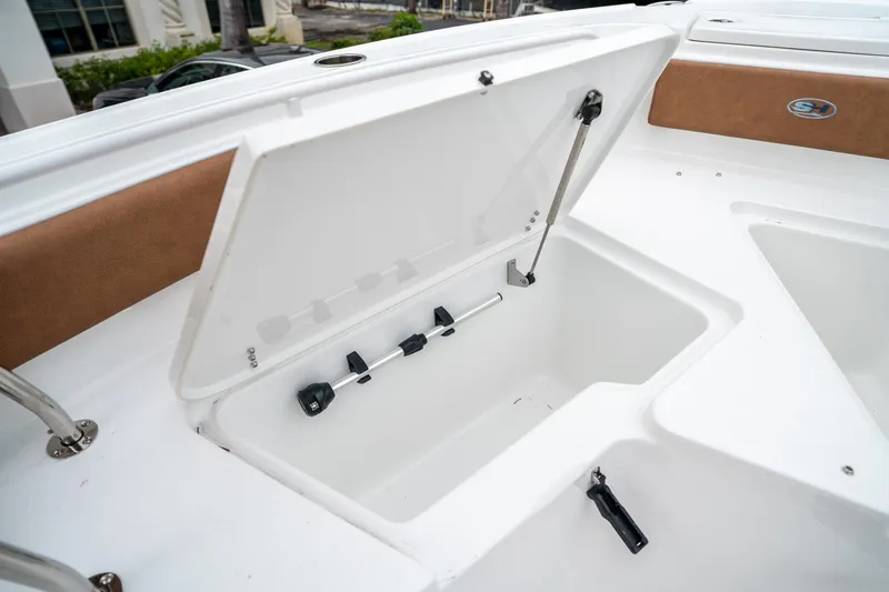 Slide: The Image of Sea Hunt Ultra 235 SE 2025 - 33