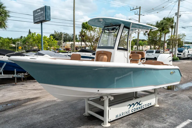 Slide: The Image of Sea Hunt Ultra 235 SE 2025 - 6