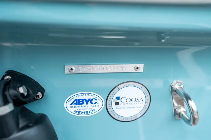 Slide: The Image of Sea Hunt Ultra 235 SE 2025 - 38