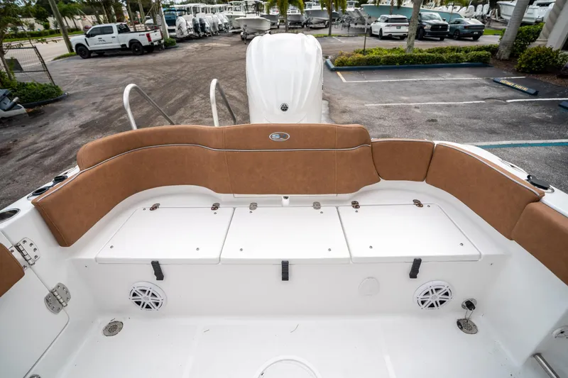 Slide: The Image of Sea Hunt Ultra 235 SE 2025 - 13