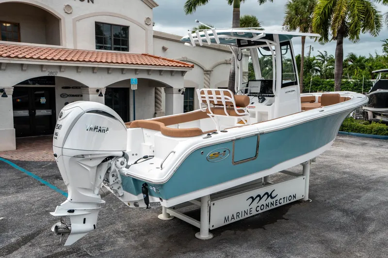 Slide: The Image of Sea Hunt Ultra 235 SE 2025 - 2