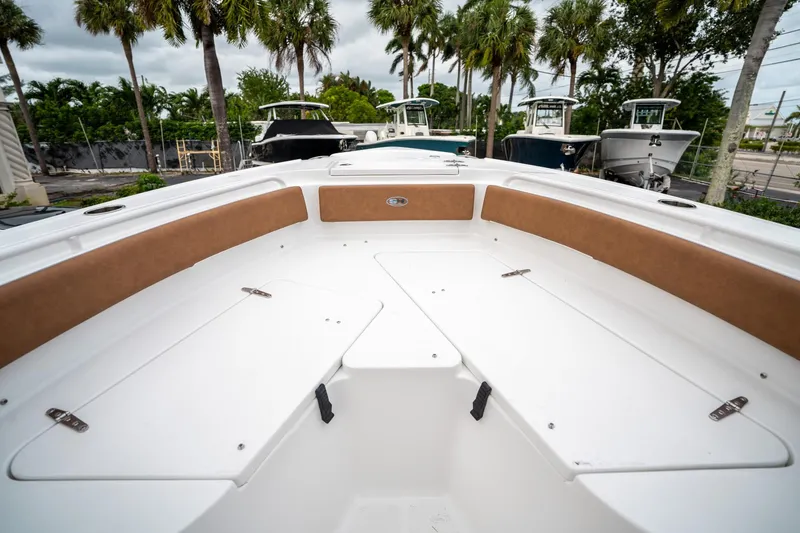 Slide: The Image of Sea Hunt Ultra 235 SE 2025 - 31