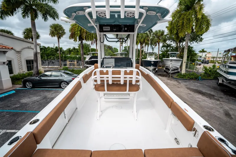 Slide: The Image of Sea Hunt Ultra 235 SE 2025 - 9