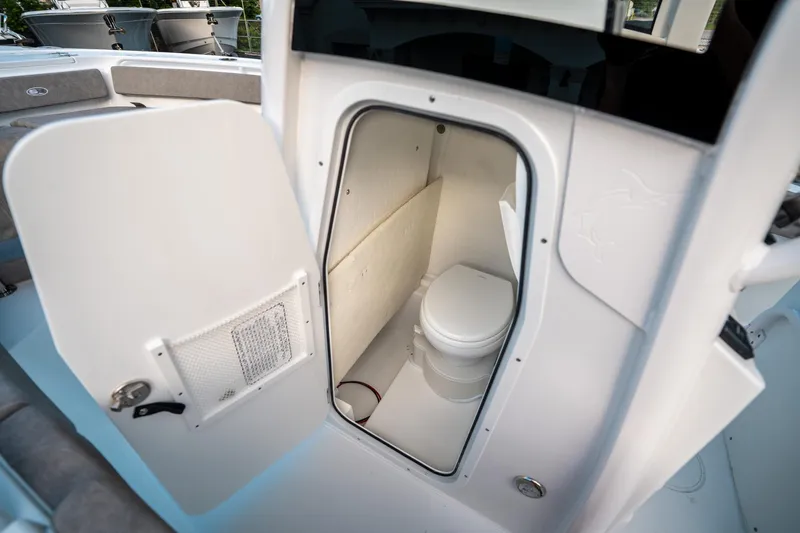 Slide: The Image of Sea Hunt Ultra 245 SE 2025 - 30