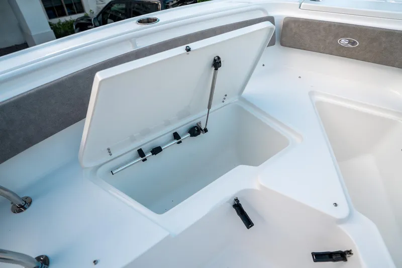 Slide: The Image of Sea Hunt Ultra 245 SE 2025 - 37