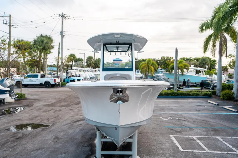 Slide: The Image of Sea Hunt Ultra 245 SE 2025 - 7