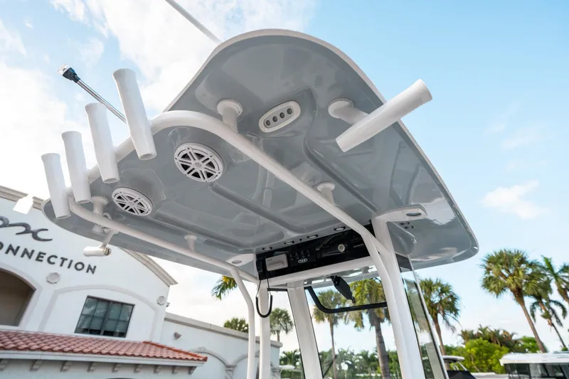 Slide: The Image of Sea Hunt Ultra 245 SE 2025 - 21