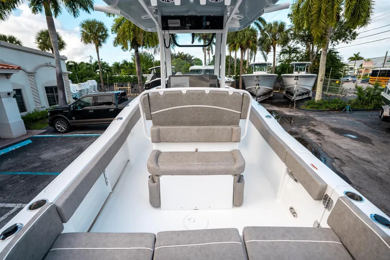 Slide: The Image of Sea Hunt Ultra 245 SE 2025 - 9