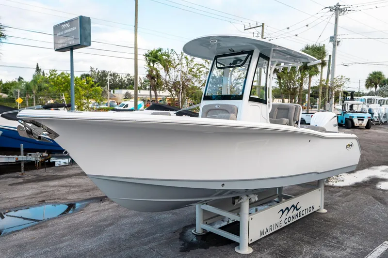 Slide: The Image of Sea Hunt Ultra 245 SE 2025 - 6