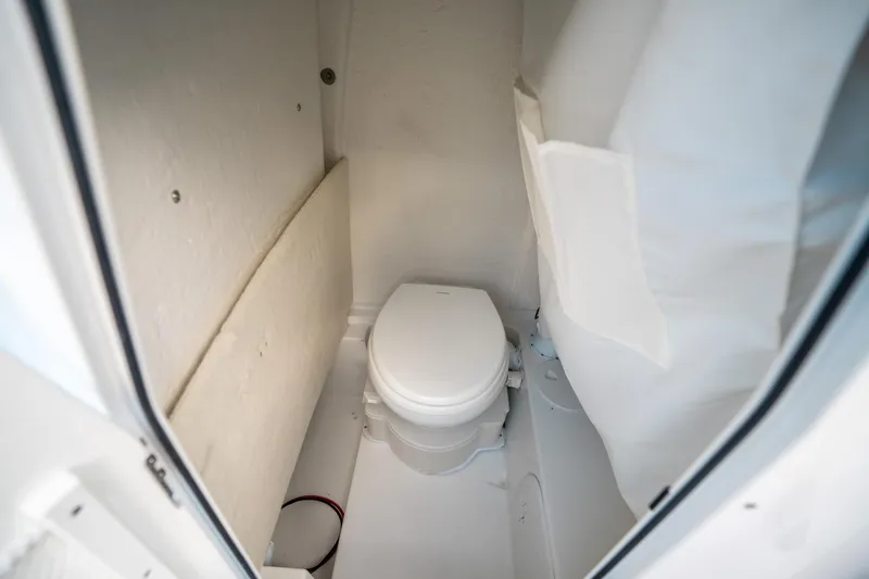 Slide: The Image of Sea Hunt Ultra 245 SE 2025 - 31