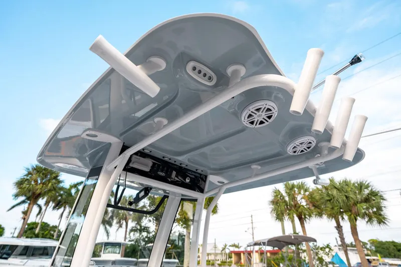 Slide: The Image of Sea Hunt Ultra 245 SE 2025 - 22