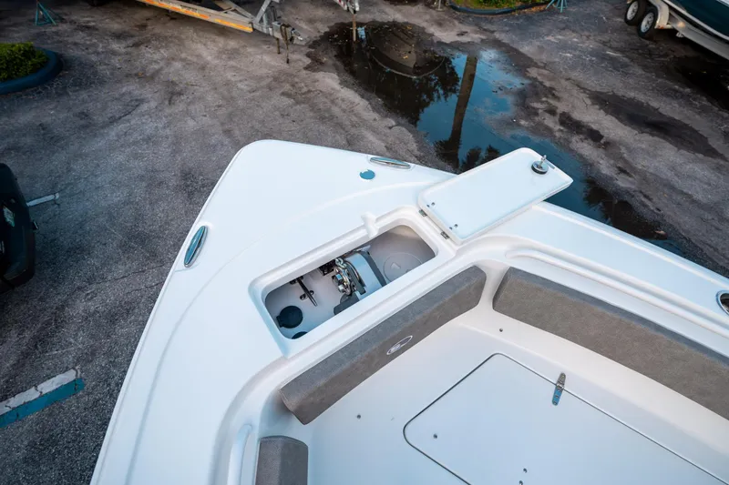 Slide: The Image of Sea Hunt Ultra 245 SE 2025 - 39