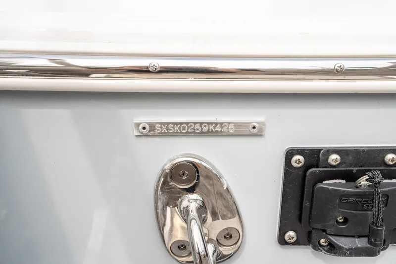 Slide: The Image of 2025 Sea Hunt Ultra 275 SE boat hull identification number and hardware details. - 46