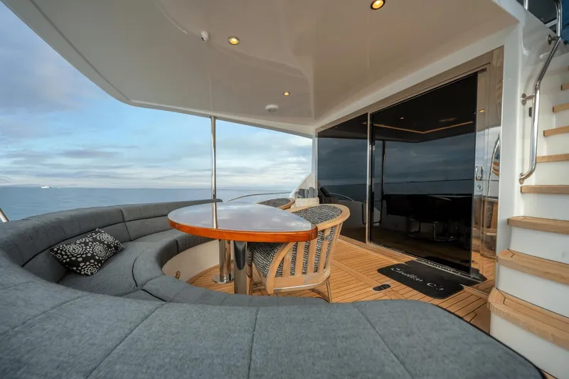 Slide: The Image of Hatteras 60 MY 2018 - 11