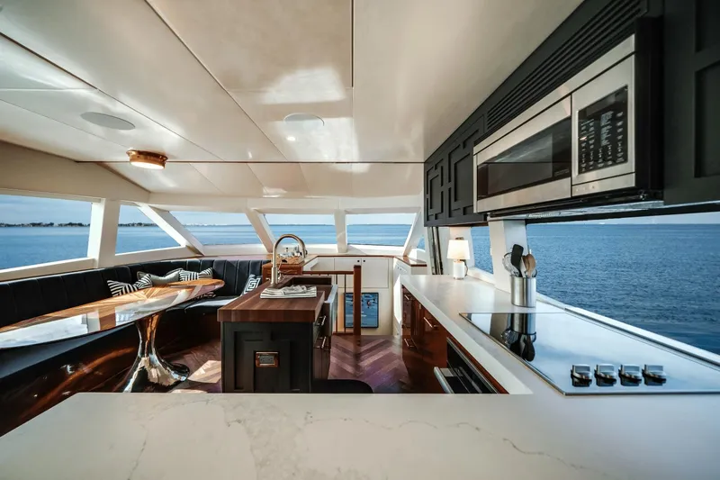 Slide: The Image of Hatteras 60 MY 2018 - 18