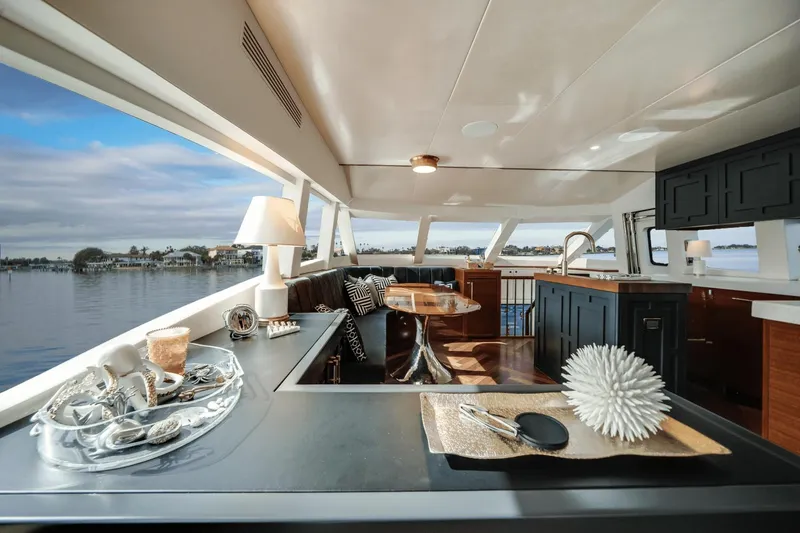 Slide: The Image of Hatteras 60 MY 2018 - 19