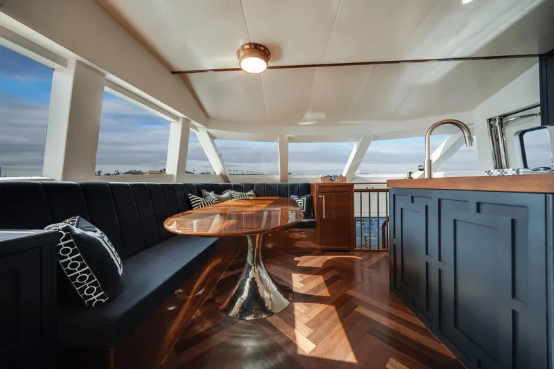 Slide: The Image of Hatteras 60 MY 2018 - 20