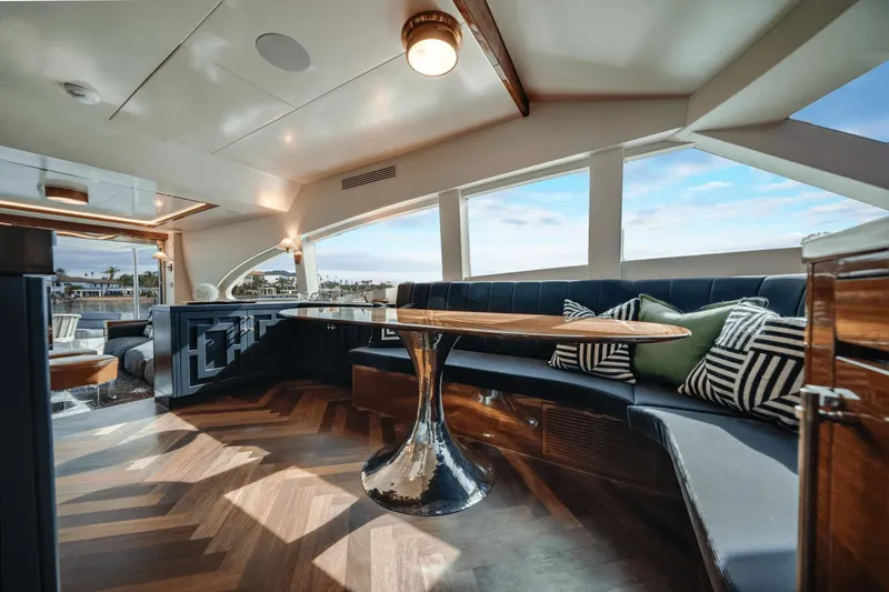 Slide: The Image of Hatteras 60 MY 2018 - 23