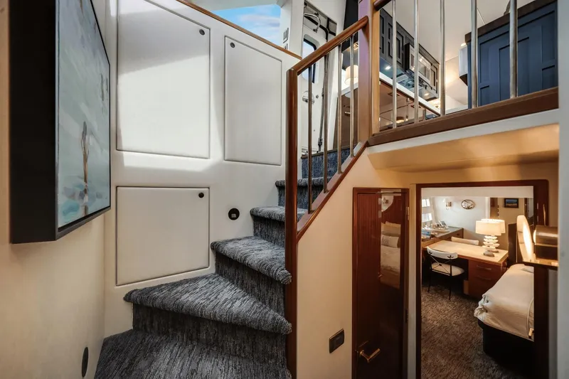 Slide: The Image of Hatteras 60 MY 2018 - 31