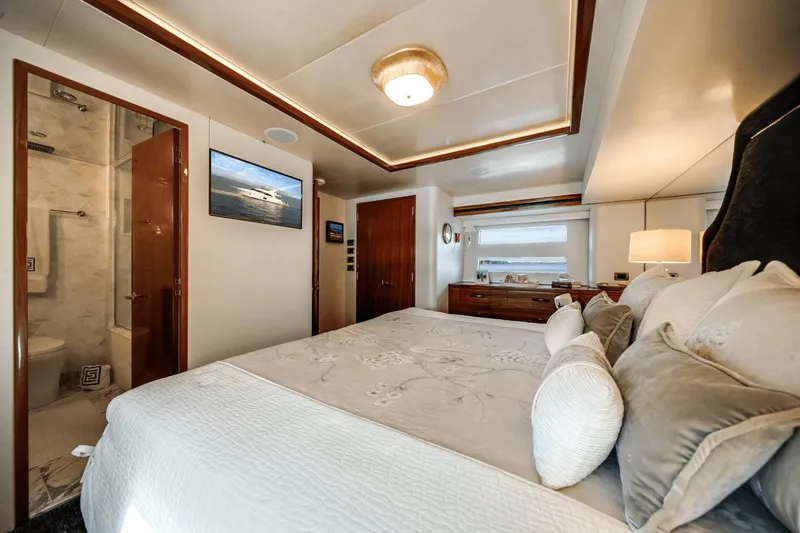 Slide: The Image of Hatteras 60 MY 2018 - 36