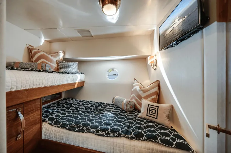 Slide: The Image of Hatteras 60 MY 2018 - 45