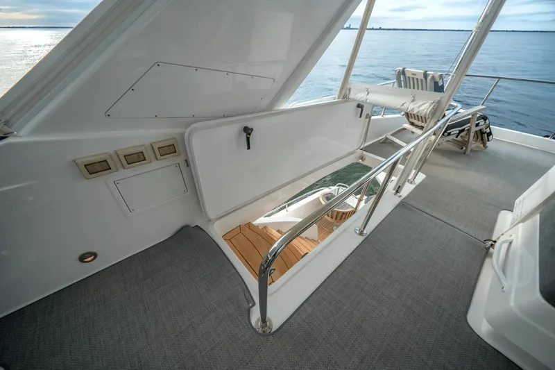 Slide: The Image of Hatteras 60 MY 2018 - 50