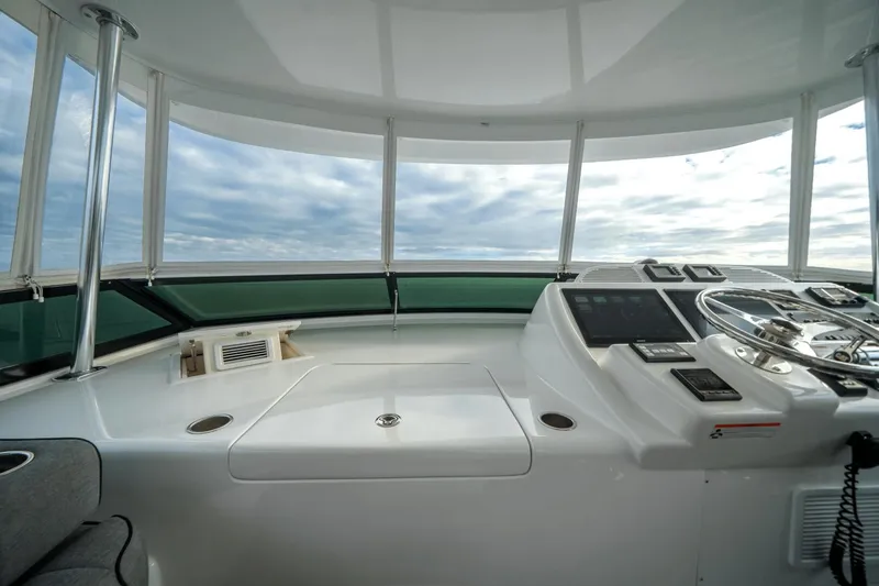 Slide: The Image of Hatteras 60 MY 2018 - 51