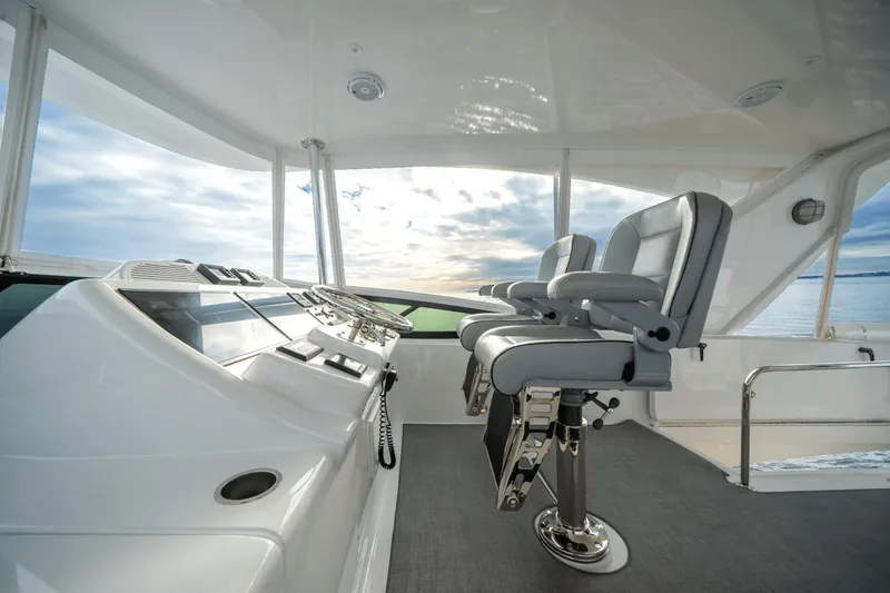 Slide: The Image of Hatteras 60 MY 2018 - 52