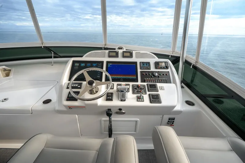 Slide: The Image of Hatteras 60 MY 2018 - 53