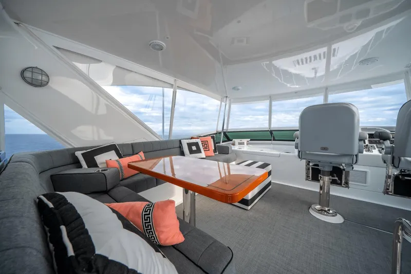 Slide: The Image of Hatteras 60 MY 2018 - 54