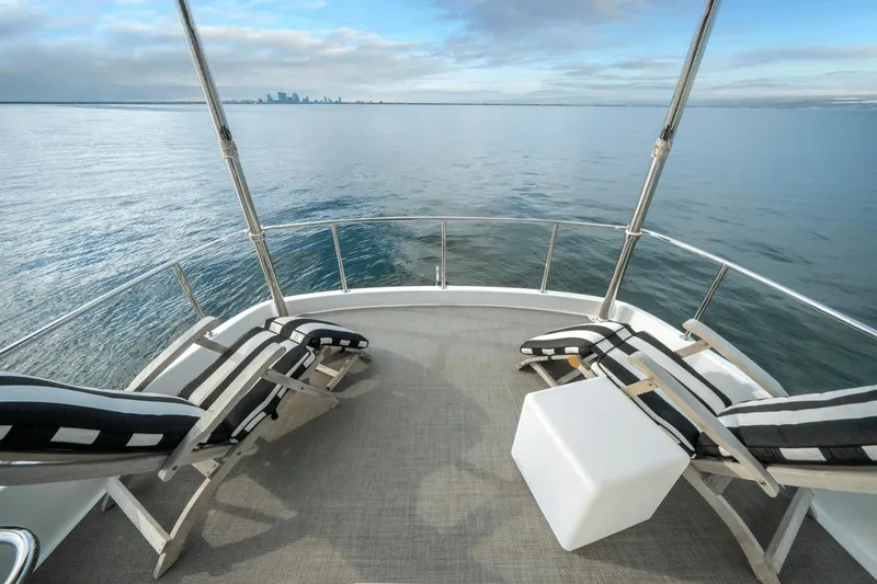 Slide: The Image of Hatteras 60 MY 2018 - 57