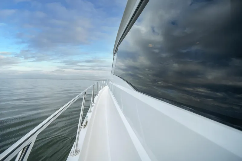 Slide: The Image of Hatteras 60 MY 2018 - 64