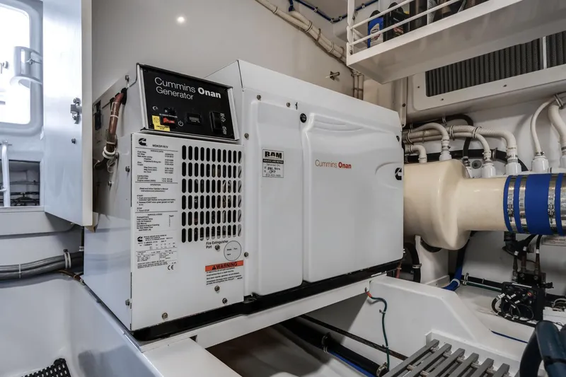 Slide: The Image of Hatteras 60 MY 2018 - 70