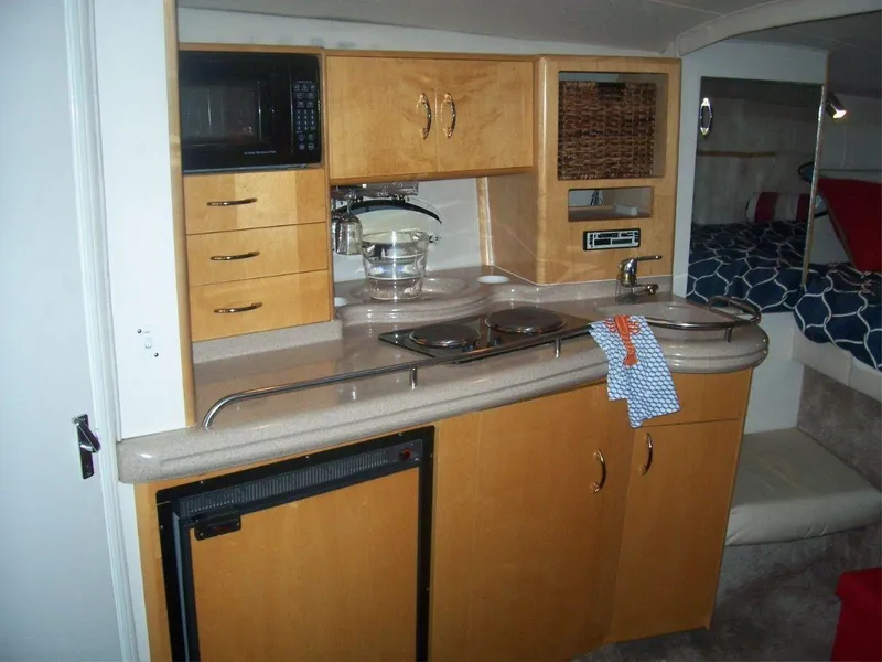 Slide: The Image of Larson 330 Cabrio - Galley - 3