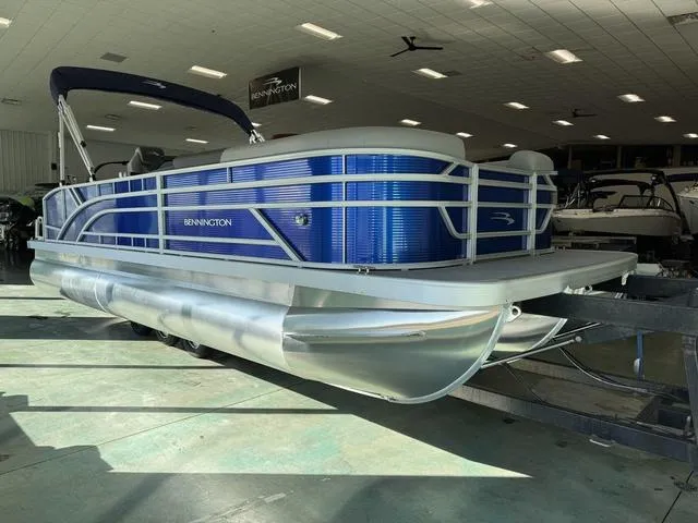 Slide: The Image of Bennington S Swingback 22 SSB 2025 - 1