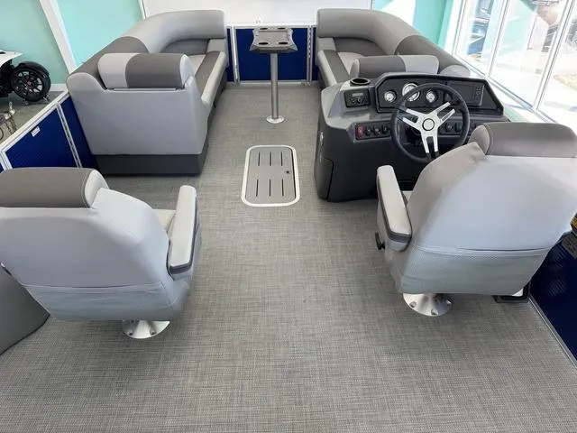 Slide: The Image of Bennington S Swingback 22 SSB 2025 - 10