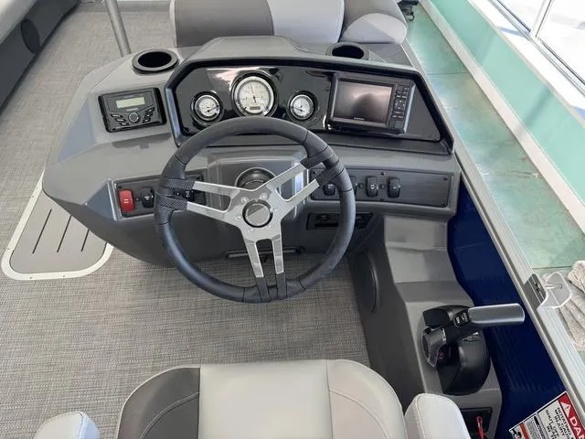 Slide: The Image of Bennington S Swingback 22 SSB 2025 - 13