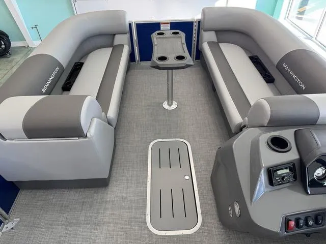 Slide: The Image of Bennington S Swingback 22 SSB 2025 - 14