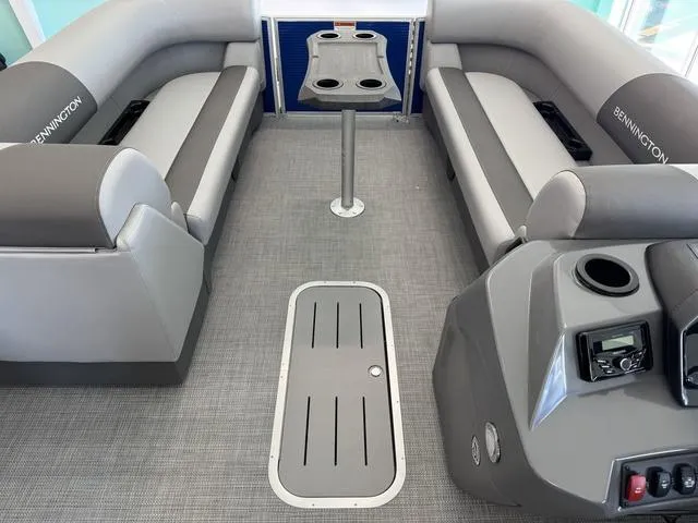 Slide: The Image of Bennington S Swingback 22 SSB 2025 - 15