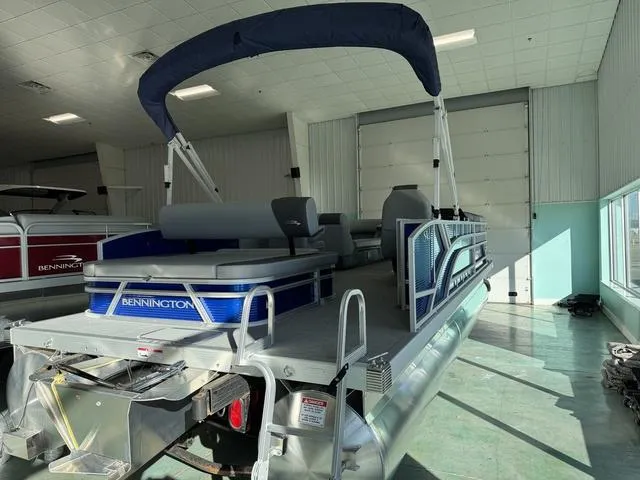 Slide: The Image of Bennington S Swingback 22 SSB 2025 - 4