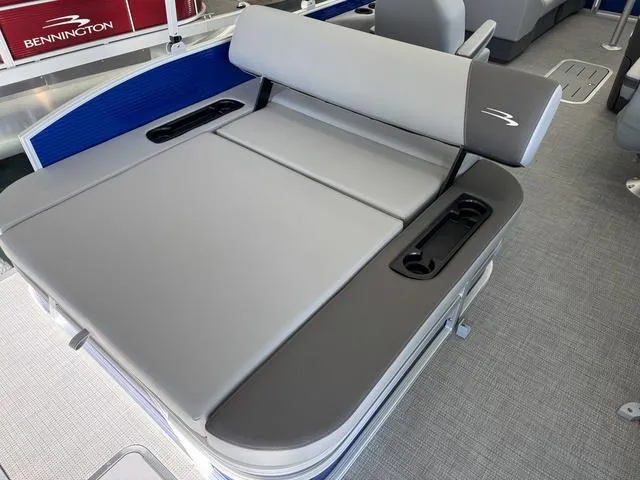 Slide: The Image of Bennington S Swingback 22 SSB 2025 - 5