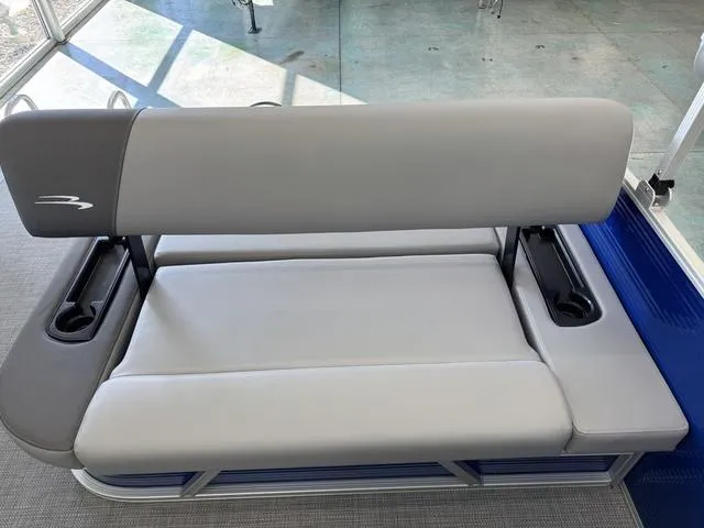 Slide: The Image of Bennington S Swingback 22 SSB 2025 - 8