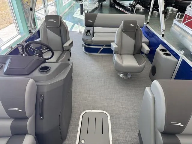 Slide: The Image of Bennington S Swingback 22 SSB 2025 - 9